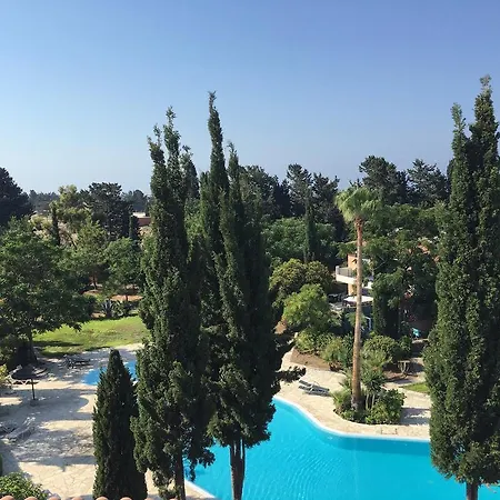 Paradise Gardens 아파트 *