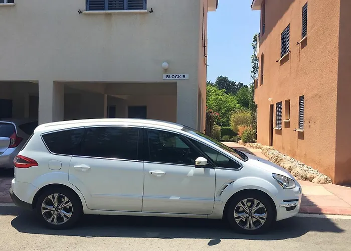 Paradise Gardens 아파트 파포스